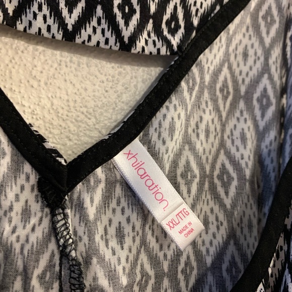 Xhileration Geometric Crop Top - Picture 5 of 5